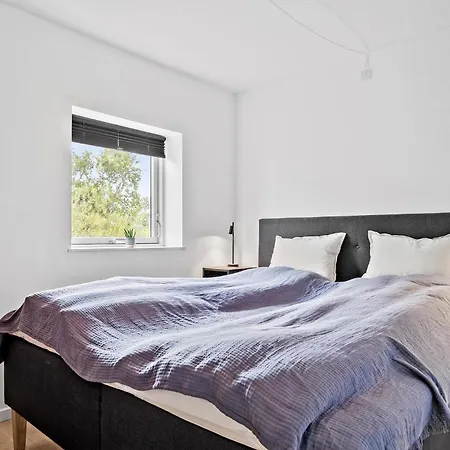 Apartment 2 Bedroom Beautiful In Hejls